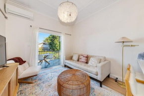 Lovely And Bright Unit Close to Taronga Zoo, Sydney